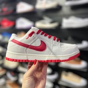 Nike Dunk Branco e Vermelho